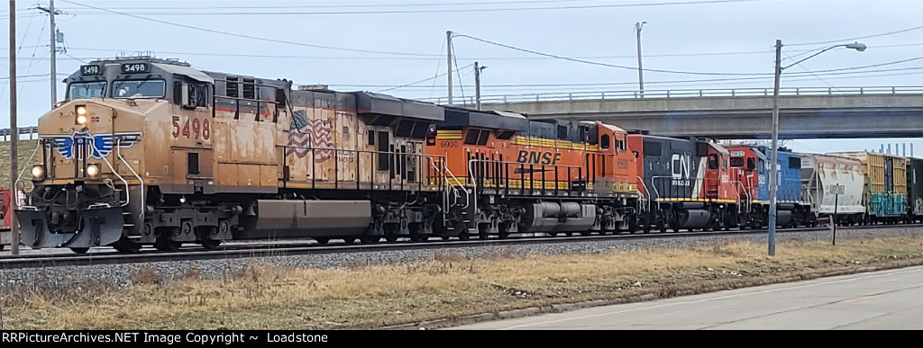 UP 5498 BNSF 6900 IC 9607 GTW 5825